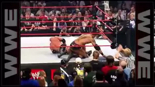 Batista attacks Goldberg for the $100,000 bounty: Raw, Oct. 20, 2003