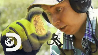 Damaged Metal Detector Uncovers Monster Gold Nugget! | Aussie Gold Hunters Season 1