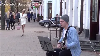 Красиво поет под гитару! Смотрите! #guitar #music #song