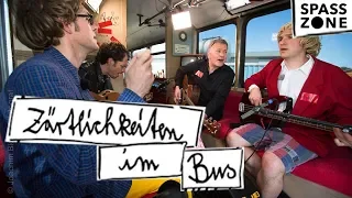 Zärtlichkeiten im Bus mit Thomas Rühmann | SPASSZONE