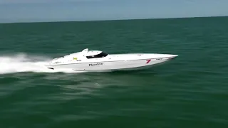 Powerboat outruns helicopter across the ocean