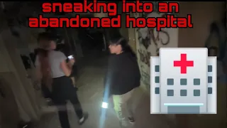 sneaking into an abandoned Hospital 🏥 😳