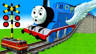 【踏切アニメ】あぶない電車 TRAIN THOMAS Vs Big & Small Choo-Choo Avengers vs Thanos the Tank Engine Train