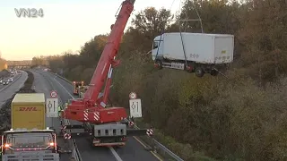 19-11-2022 - VN24 - Crane lifts accident truck out of the woods next to the A1 motorway