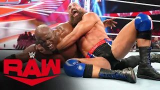 Ciampa locks in a unique submission maneuver