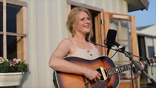 Gitta De Ridder -  Martha's Harbour -  All About Eve (Cover) -  Songs From The Shed