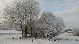 Кассета "Он даёт утомлённому силу" Авторские песни  сестёр Деер -Анна (Вельк ) Лиля и Ирина .