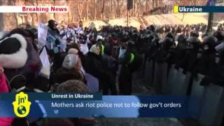 Unrest in Ukraine: Mothers of detained activists confront riot police in Kiev