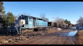 This SD40-2 Surprised Me Power Pulling Scrap Iron & Pulpwood! #trainvideo #trains | Jason Asselin