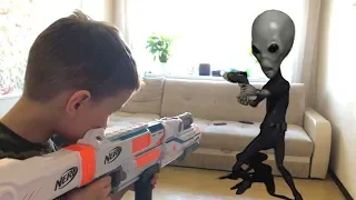 Nerf Game Alien vs Bogdan НЕРФ игра  Папу Снова похитили ПРИШЕЛЬЦЫ