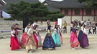 Amazing Korean Girl's College Dance with Traditional Clothes