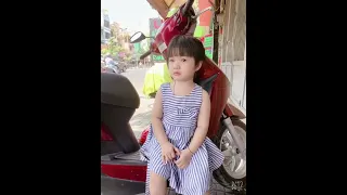 Gái cưng dỗi bố và anh hai