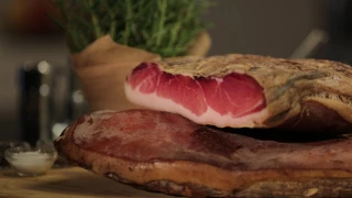 Kuchlfit Folge 01/2017 | Ravioli gefüllt mit Frischkäse und Trockenobst auf einer Sauté aus Speck