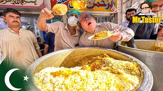 Al Rehman Biryani - King of Chicken Biryani Insane Serving Skills in Karachi + Pakistani Street Food