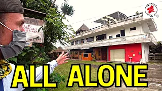 Staying In An Abandoned Hostel in Bali 🇮🇩
