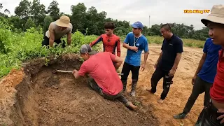 Brave Spider-Man And Hunter Teamed Up To Catch 2 Giant Pythons