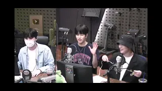 [Day6 Kiss The Radio] Stray Kids Lee Know and Seungmin react to Twice Alcohol-Free with YoungK