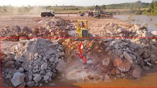 Great Excellent!Technique Land Reclamation Mighty Bulldozer Pushing Stone with Truck Unloading Stone