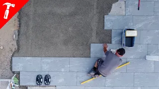 Terrasse bauen: Keramikplatten in Mörtel verlegen