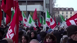 Bandiere rosse, memoria e "Bella Ciao": a Sesto con i partigiani per dire "no" a Casapound