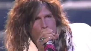 American Idol 2011 Finale: Steven Tyler Singing Dream On [Live]