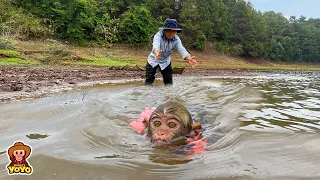 Naughty monkey YiYi secretly went swimming in the deep lake makes grandpa worried