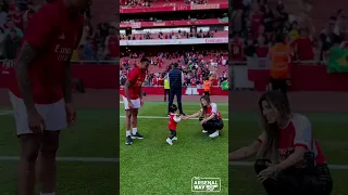 WHOLESOME VIDEO! 🥰 Gabriel’s Daughter Takes Her First Steps At The Emirates Stadium ❤️😍