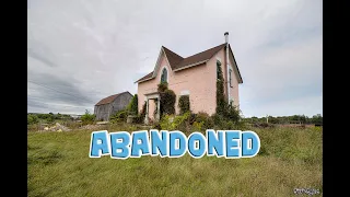 Exploring an Abandoned Decayed Farm House in Ontario Canada