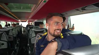 AIK Play: Se bussmottagningen inifrån spelarbussen