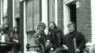 Werkbezoek koningin Juliana aan Bijlmer (1971)