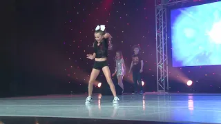 Jojo Siwa performs I Can Make You Dance at KAR Live!