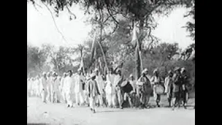 Mahatma Gandhi, Sarojini Naidu and others during the Salt Satyagraha, April 1930