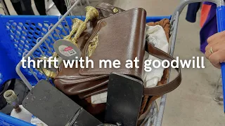 VLOGMAS DAY 7: Thrift with me at Goodwill!
