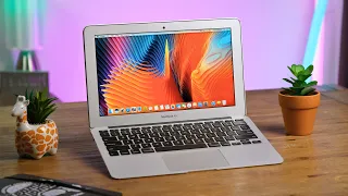 Using Apple's TINY 11" Macbook Air + Giveaway!