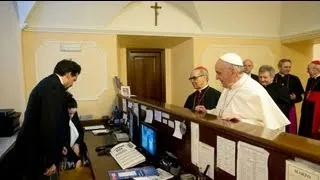 Папа римский встретился с кардиналами