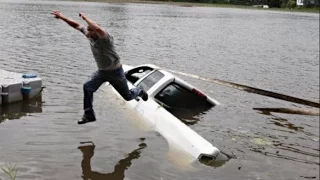 Car Sinking in water SINKING VEHICLES COMPILATION