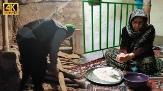 Cooking dinner by a rural woman | پخت آش کشک محلی در روستا