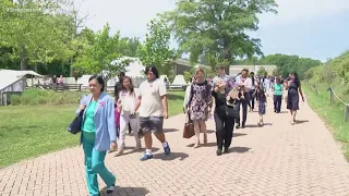 75 take oath to become American citizens in Yorktown