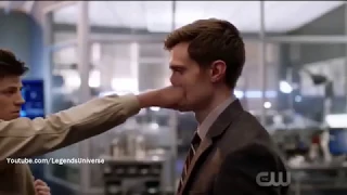 The Flash 4x04 Barry Allen and Elongated Man argue and fight