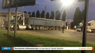 НикВести: Грузовики заблокировали движение по ПГУ. Николаев