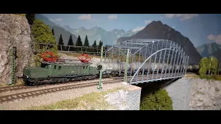 Endlich Bügel am Fahrdraht - Digitale Modellbahn im Bau - Fahrvideo mit Fahrzeugen der Epoche IV