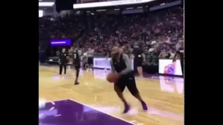 2017.10.16 - Vince Carter 360 dunk At 40 Years Old during warm ups