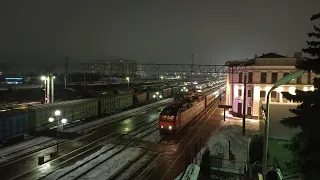 ЧС7-108 отправляется со станции Тула 1-Курская с поездом №99 Москва-Белгород