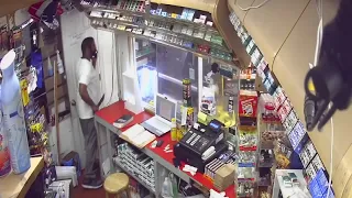 Machete v knife at Alabama gas station