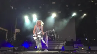 Def Leppard - Rick Savage Bass Solo live in Berlin 2019