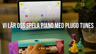 Vi lär oss spela piano med Plugo Tunes