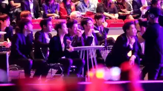 [151202] iKON & BTS Reaction to 2NE1's I Am The Best @ MAMA 2015 in Hongkong