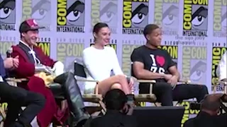 JUSTICE LEAGUE Comic Con 2017 Panel (Awkward Low-five)