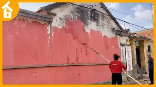 After the divorce, She returned to her mother's old house with her daughter to renovate