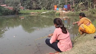 Fishing video✅ || the beautiful amazing two lady catching hook 🎣 fishing in village pond using food